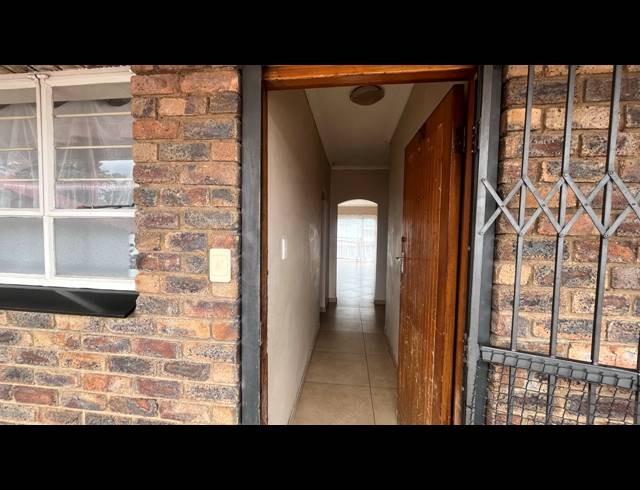 2 BEDROOM TOWNHOUSE FOR SALE IN BRACKENDOWNS